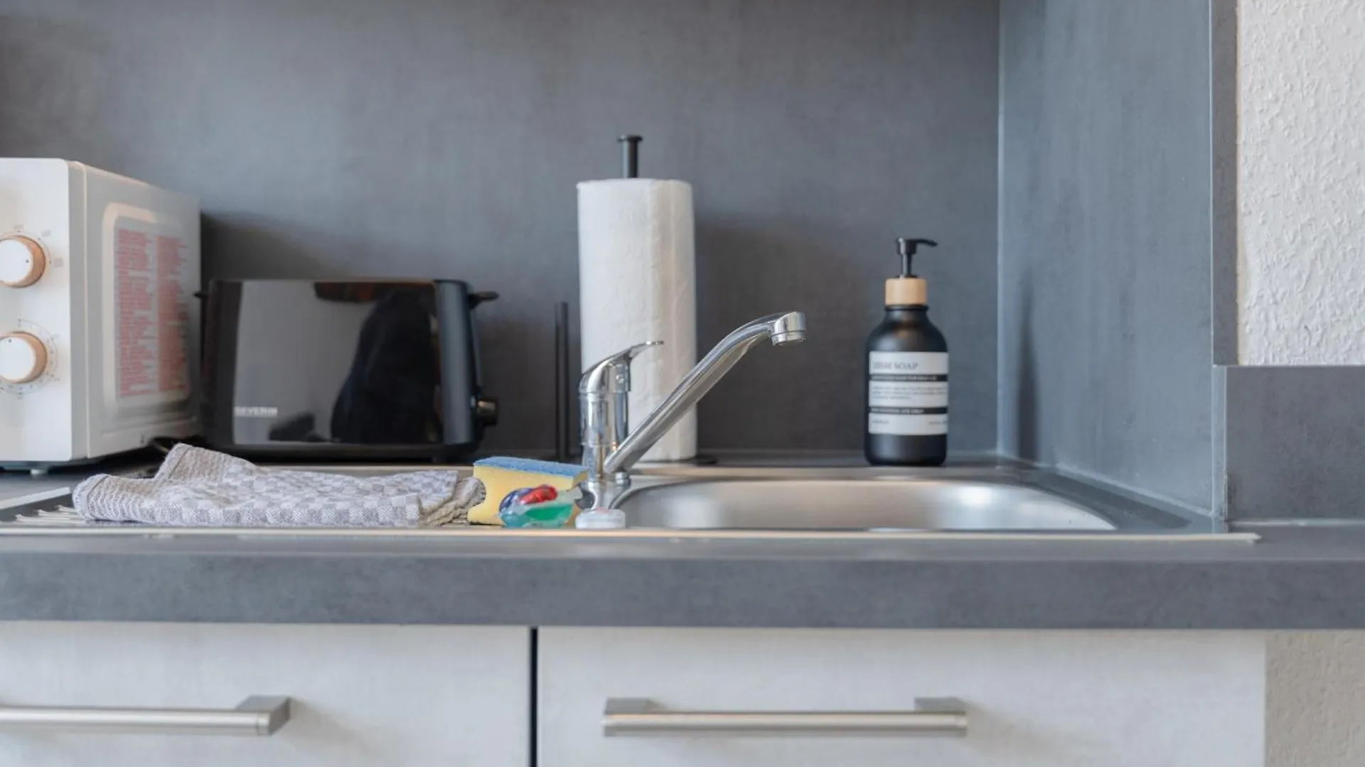 Modernes Apartment In Top Lage Komfortabel Eingerichtet Mit Arbeitsplatz Und Kueche - Geibelsuite 汉诺威
